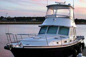 2018 Sabre 48 Flybridge Sedan thumbnail 3
