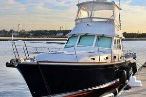 2018 Sabre 48 Flybridge Sedan thumbnail 2