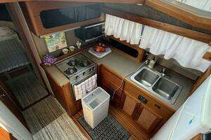 1984 Bayliner 3870 Motoryacht thumbnail 5