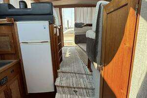 1984 Bayliner 3870 Motoryacht thumbnail 6