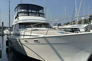 1984 Bayliner 3870 Motoryacht thumbnail 1