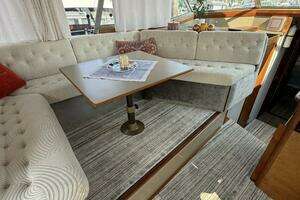 1984 Bayliner 3870 Motoryacht thumbnail 4