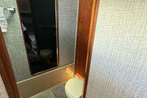 1984 Bayliner 3870 Motoryacht thumbnail 11