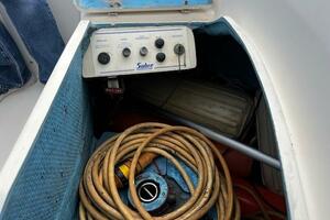 Aft cockpit center hatch