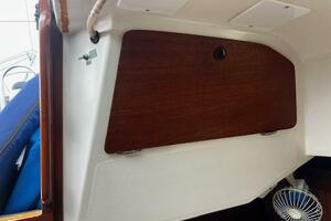 Port hatch aft access