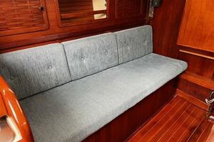 Salon port side