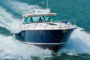 2015 Tiara Yachts 39 Coronet thumbnail 45
