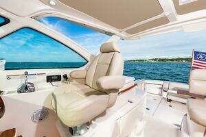 2015 Tiara Yachts 39 Coronet thumbnail 22