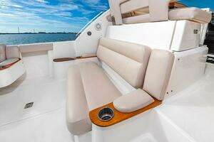 2015 Tiara Yachts 39 Coronet thumbnail 10