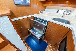 2015 Tiara Yachts 39 Coronet thumbnail 29