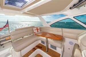2015 Tiara Yachts 39 Coronet thumbnail 18