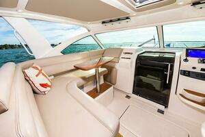 2015 Tiara Yachts 39 Coronet thumbnail 17
