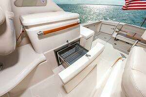 2015 Tiara Yachts 39 Coronet thumbnail 14