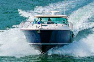 2015 Tiara Yachts 39 Coronet thumbnail 41