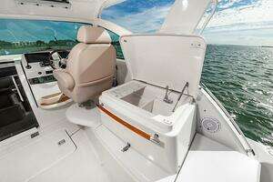 2015 Tiara Yachts 39 Coronet thumbnail 13