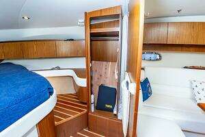 2015 Tiara Yachts 39 Coronet thumbnail 33