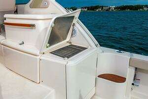 2015 Tiara Yachts 39 Coronet thumbnail 12