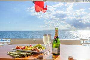 2011 Ferretti Yachts 830 thumbnail 29