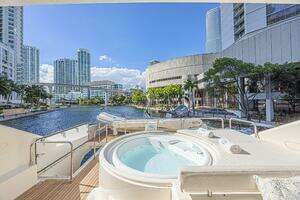 2011 Ferretti Yachts 830 thumbnail 25