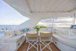 2011 Ferretti Yachts 830 thumbnail 9