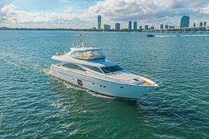 2011 Ferretti Yachts 830 thumbnail 2