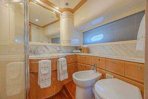 2011 Ferretti Yachts 830 thumbnail 70