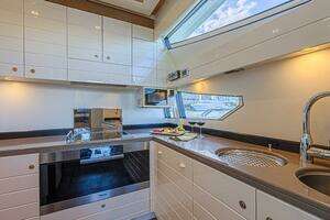 2011 Ferretti Yachts 830 thumbnail 51