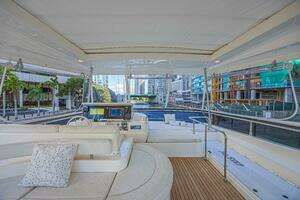 2011 Ferretti Yachts 830 thumbnail 11