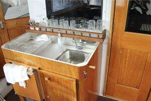 1974 Hatteras 58 Yachtfish thumbnail 4