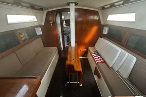 37ft Hunter Yacht For Sale