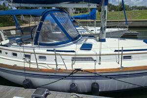 Idem II 38ft Endeavour Yacht For Sale