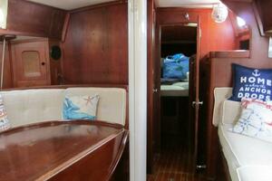 Idem II 38ft Endeavour Yacht For Sale