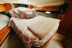 2006 Cruisers Yachts 420 Express thumbnail 24