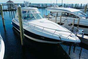 2006 Cruisers Yachts 420 Express thumbnail 2