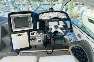 2006 Cruisers Yachts 420 Express thumbnail 14