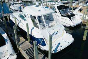 2006 Cruisers Yachts 420 Express thumbnail 6
