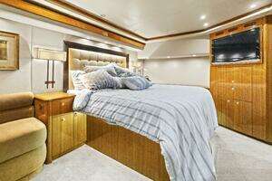 2008 Viking 74 Enclosed Bridge thumbnail 44