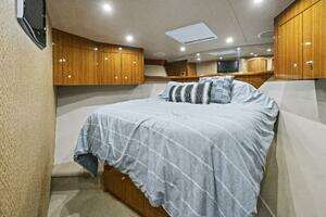 2008 Viking 74 Enclosed Bridge thumbnail 57