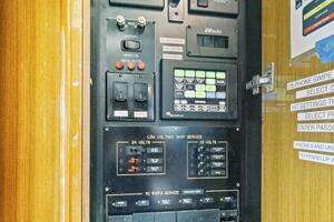 2008 Viking 74 Enclosed Bridge thumbnail 32