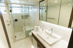 70  Johnson Skylounge 2026 70ft Johnson Yacht For Sale