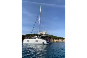 42ft Lagoon Yacht For Sale