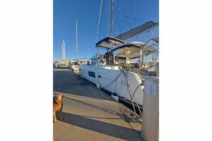 42ft Lagoon Yacht For Sale
