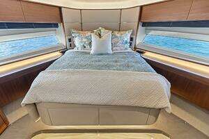 2018 Princess Y75 Motor Yacht thumbnail 32