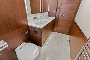 2018 Princess Y75 Motor Yacht thumbnail 31