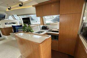 2014 Ferretti Yachts 530 thumbnail 10