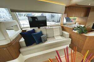 2014 Ferretti Yachts 530 thumbnail 12