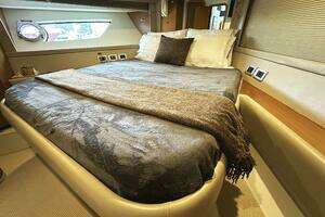 2014 Ferretti Yachts 530 thumbnail 31