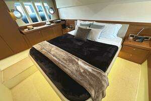 2014 Ferretti Yachts 530 thumbnail 25