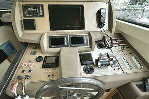 2014 Ferretti Yachts 530 thumbnail 17