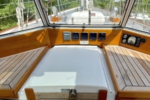 1984 Hallberg-Rassy 49 thumbnail 22